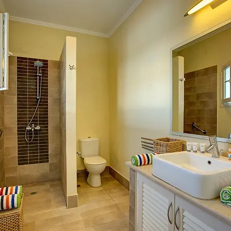 Liontzos By Villa Kassiopi