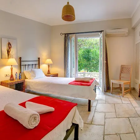 Liontzos By Vilă Kassiopi